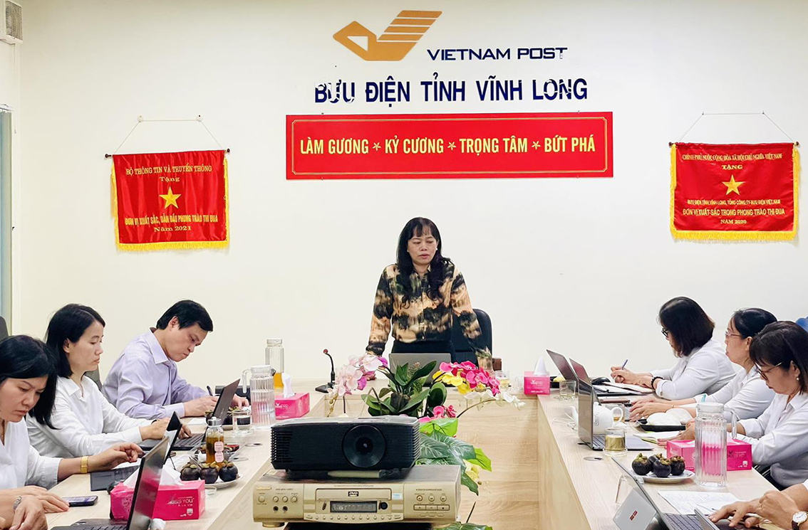Lãnh đạo Tổng công ty làm việc với Bưu điện tỉnh Vĩnh Long về triển khai phương án đổi mới tổ chức sản xuất kinh doanh